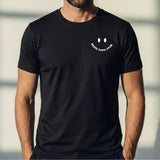 Cool Dads Club – Gepersonaliseerd T-shirt met rugprint voor papa voor Vaderdag (donker)