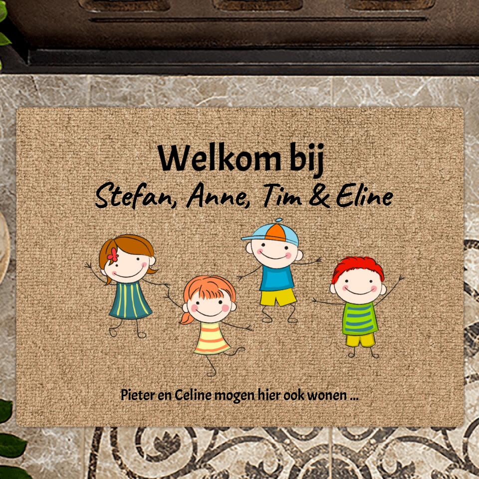 Gepersonaliseerde familie-deurmat met aangepaste namen en 'Welkom bij' opdruk, antislip voetmat 70x50