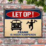 Let op, ze kamperen weer - Outdoor-Deurbord