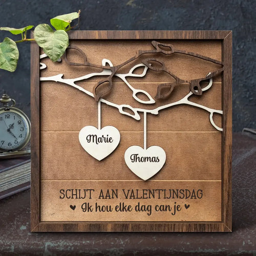 Gepersonaliseerde houten koppel-hartstandaard met gegraveerde hartjes voor Valentijnsdag – Motiv 2