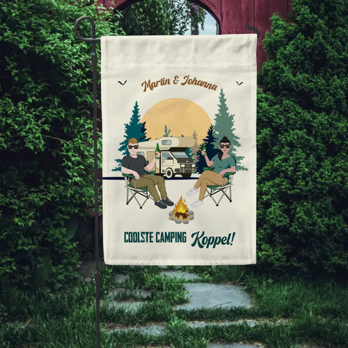 Gepersonaliseerde tuinvlag Camping Koppel met aangepaste namen en ontwerp voor koppels – Motiv 2