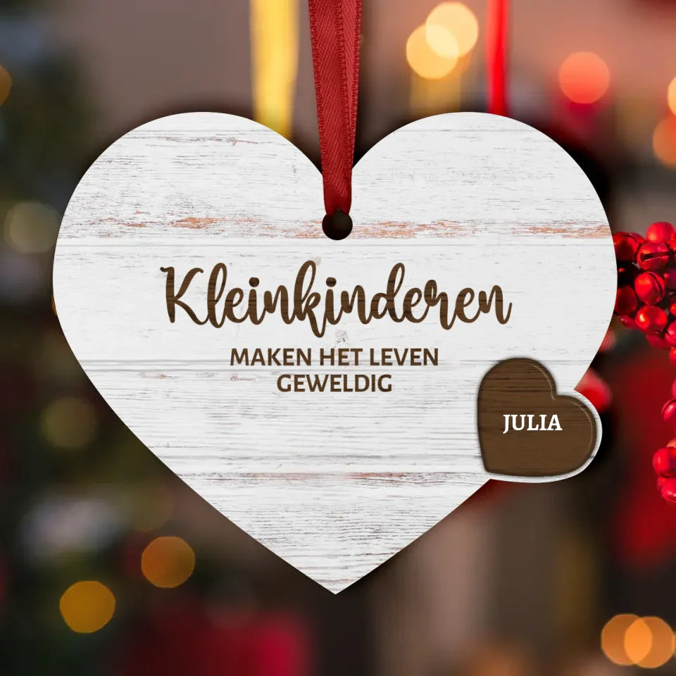 Gepersonaliseerd houten kerstornament met hartjes voor oma en opa, aangepast met namen van kleinkinderen