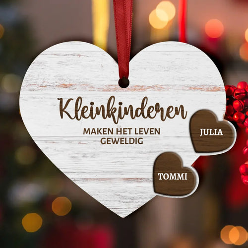 Gepersonaliseerd houten kerstornament met hartjes voor oma en opa, aangepast met namen van kleinkinderen – Motiv 2