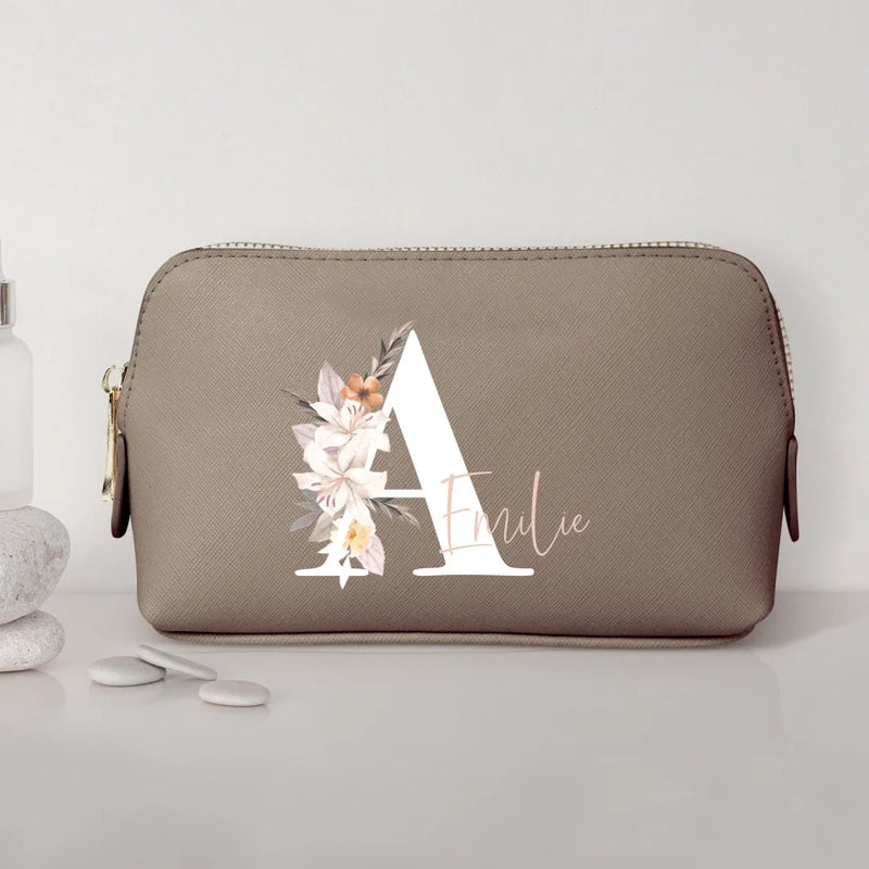 Jouw Initiaal - PU make-uptasje met personaliseerbare bloemeninitialen en naamdesign