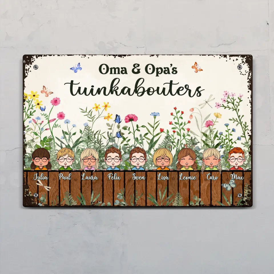 Personaliseerbaar deurbord met kinderfiguren en bloemen voor de tuin van oma en opa