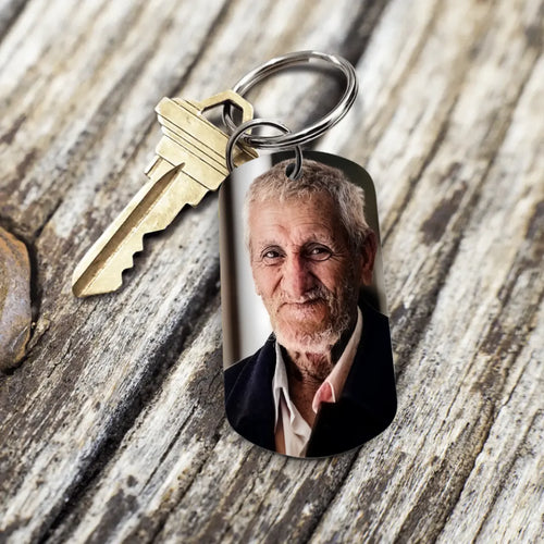 Gepersonaliseerde metalen sleutelhanger Bij mij met dubbelzijdige kleurendruk op geborsteld roestvrij staal – Motiv 2