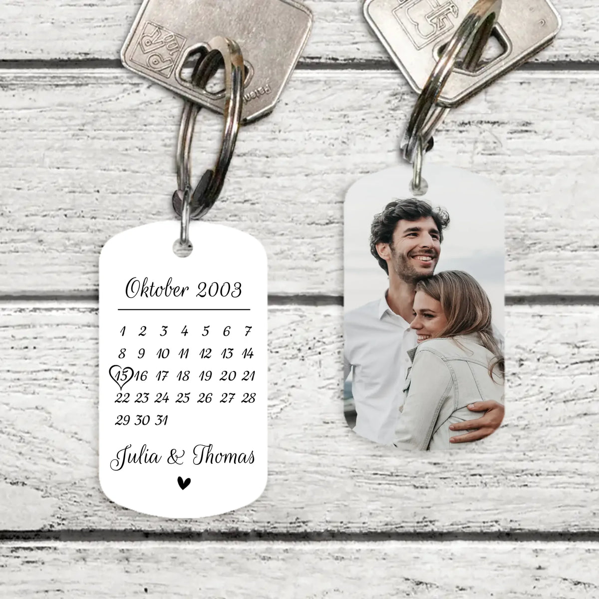 Metalen sleutelhanger met gekleurde fotobedrukking en jubileumdatum voor koppels, geborsteld roestvrij staal