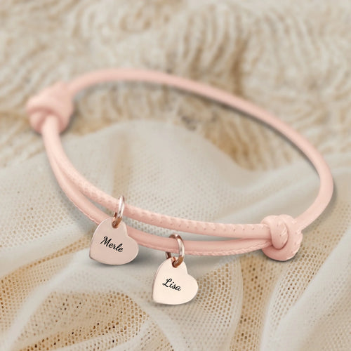 Gepersonaliseerde leren armband met gegraveerde hartjes en namen voor vrienden – Motiv 2