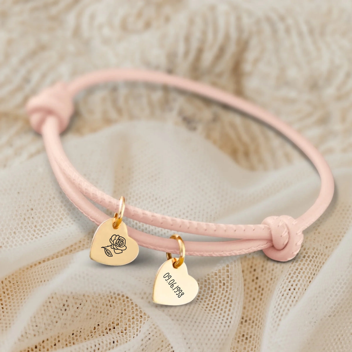 Vrienden-leren armband met gegraveerde hartjes, personaliseerbaar met namen - Geboorte Bloem