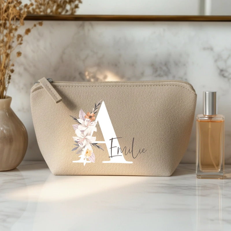 Jouw Initiaal - Vilten make-up tasje met personaliseerbare bloemeninitialen en naamdesign