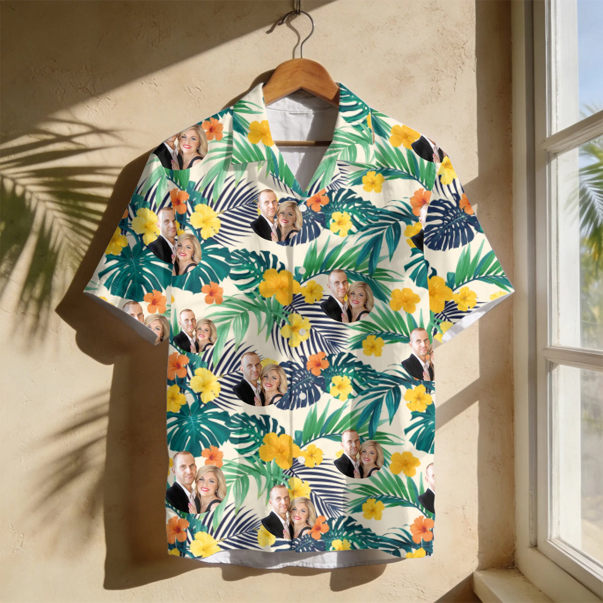 Gepersonaliseerd Hawaï shirt met levendige achtergrond en aangepaste naam – handgemaakt ontwerp