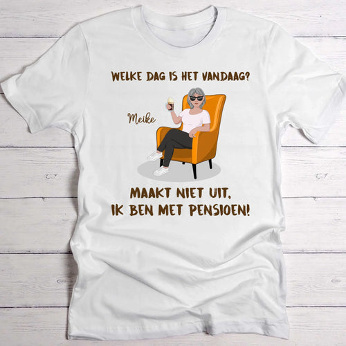 Gepersonaliseerd pensioen T-shirt Pensioneringsvreugde met naam en ontwerp in DTF-print