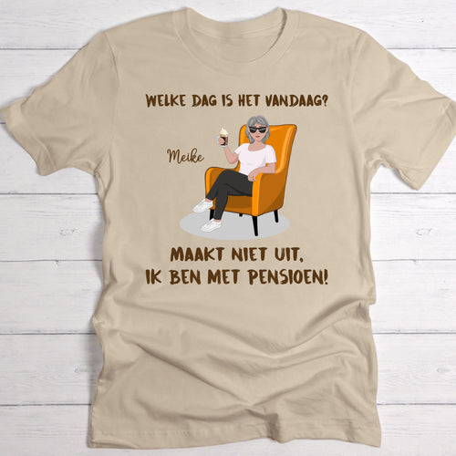 Gepersonaliseerd pensioen T-shirt Pensioneringsvreugde met naam en ontwerp in DTF-print – Motiv 2