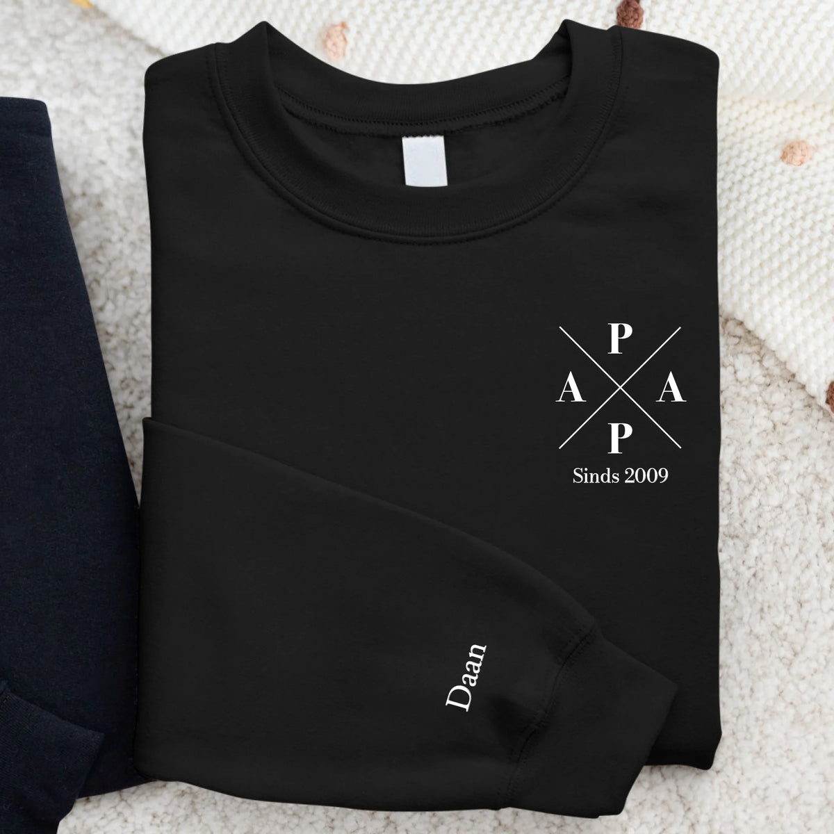 Gepersonaliseerde papa sweater met aangepaste kindernamen en modern design in aaibaar materiaal