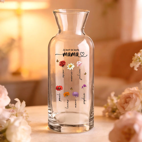 Gepersonaliseerde glazen vaas met bloemenmotief en namen voor mama en oma, tuindesign