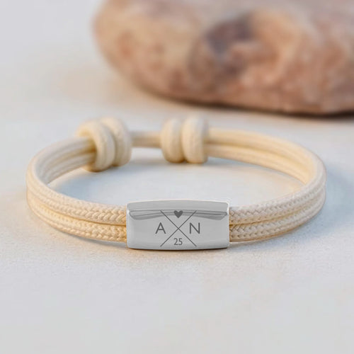 Segeltouw vriendendarmband met gegraveerde initialen en vriendschapssymbool, robuust touwmateriaal geschikt voor – Motief 2