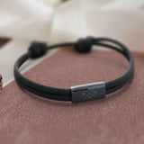 Vrienden – Gepersonaliseerde armband, gegraveerd met initialen en een symbool voor vrienden en partners