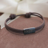 Vrienden – Gepersonaliseerde armband, gegraveerd met initialen en een symbool voor vrienden en partners